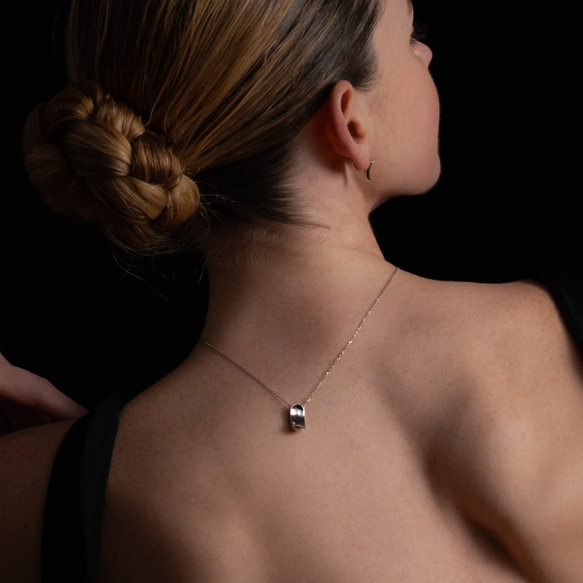 PÉTALES-ANHÄNGER-HALSKETTE, KLASSISCHES MODELL – RHODIUM